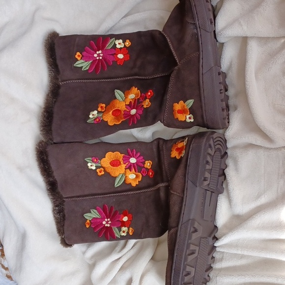 Rampage Shoes - RAMPAGE BROWN EMBROIDERED FLOWER BOOT SIZE 10